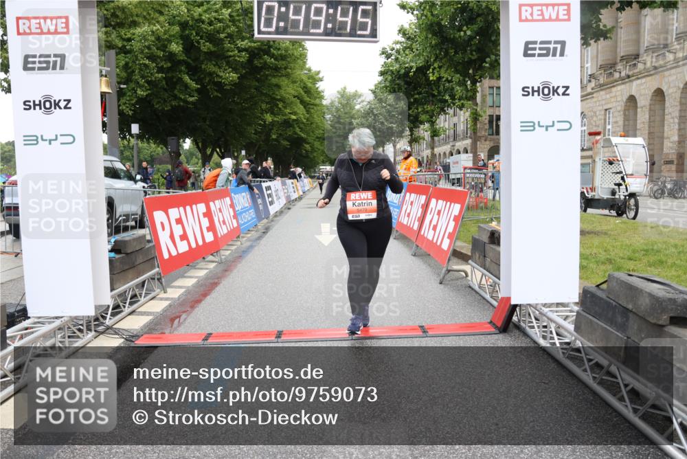 14.06.2026 - REWE Women's Run Strokosch-Dieckow http://msf.ph/oto/9759073 14.06.2026 11:20:13 Ziel 5479 meine-sportfotos.de