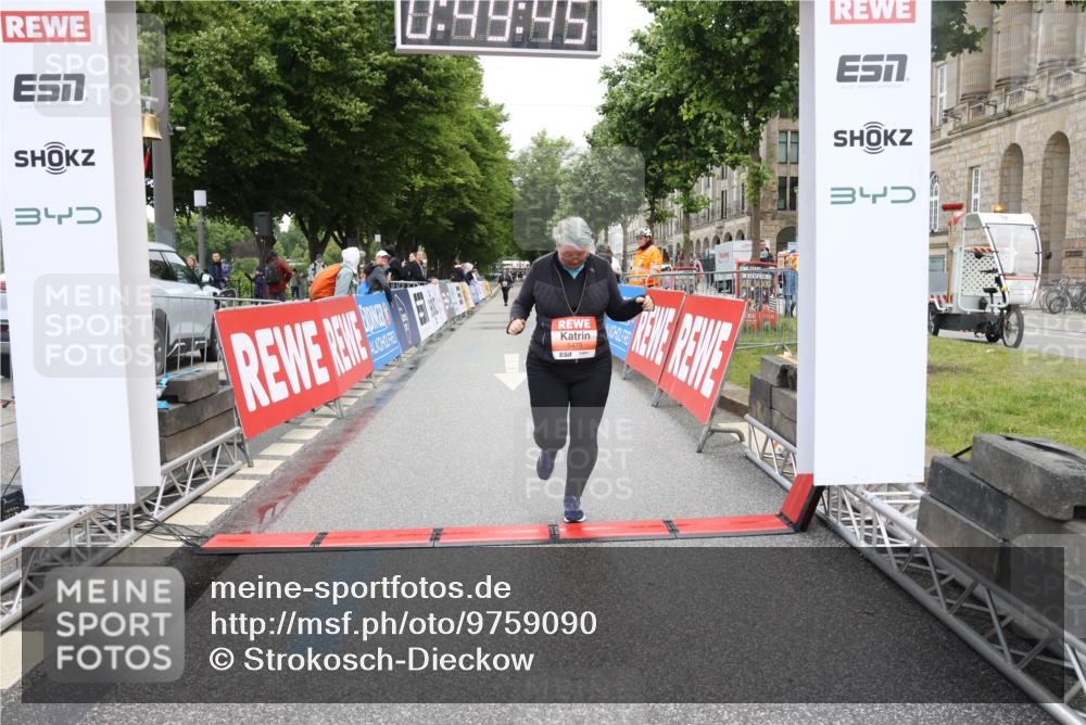 14.06.2026 - REWE Women's Run Strokosch-Dieckow http://msf.ph/oto/9759090 14.06.2026 11:20:13 Ziel 5479 meine-sportfotos.de