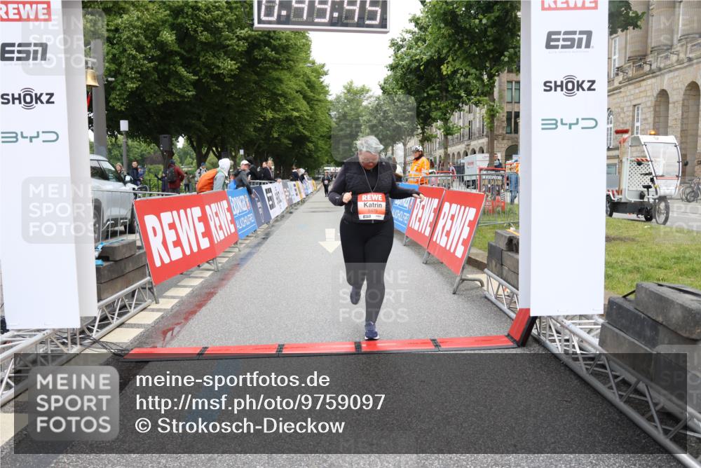 14.06.2026 - REWE Women's Run Strokosch-Dieckow http://msf.ph/oto/9759097 14.06.2026 11:20:13 Ziel 5479 meine-sportfotos.de