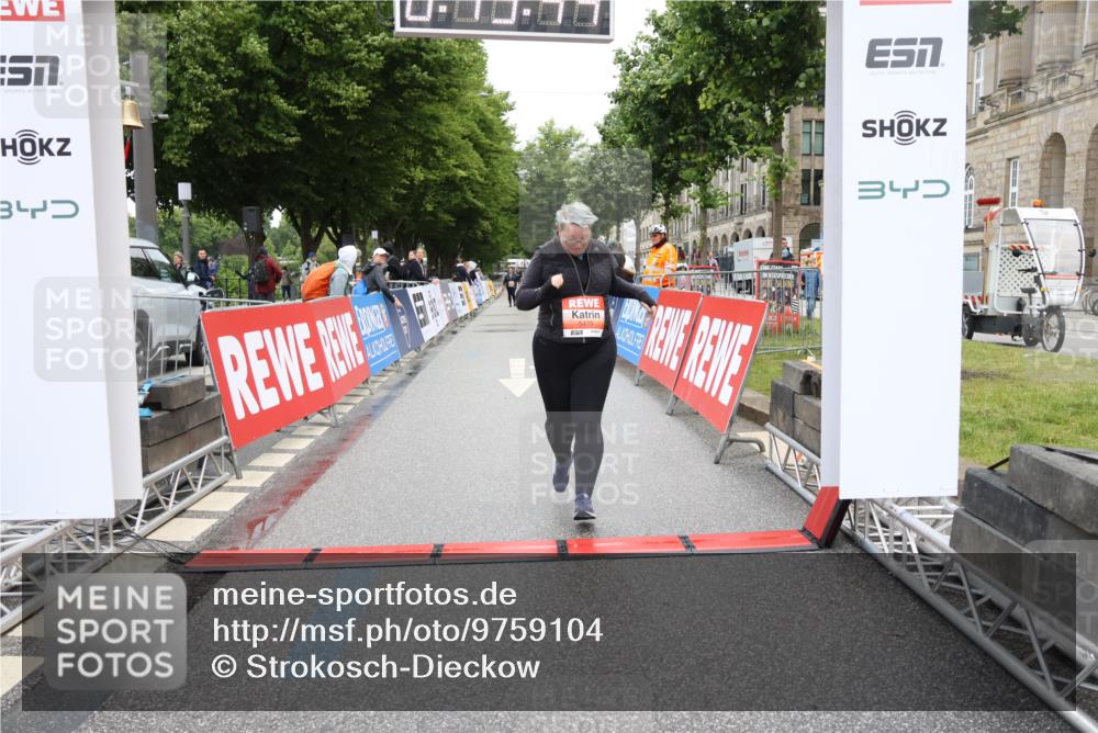14.06.2026 - REWE Women's Run Strokosch-Dieckow http://msf.ph/oto/9759104 14.06.2026 11:20:13 Ziel 5479 meine-sportfotos.de