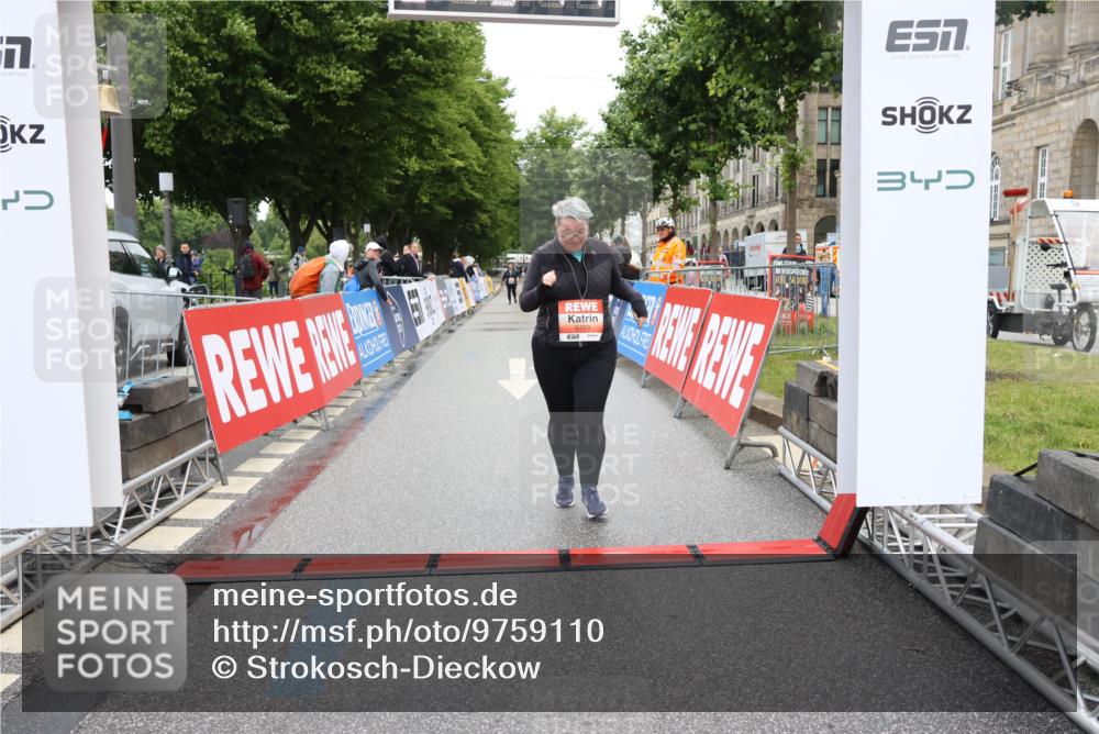 14.06.2026 - REWE Women's Run Strokosch-Dieckow http://msf.ph/oto/9759110 14.06.2026 11:20:13 Ziel 5479 meine-sportfotos.de