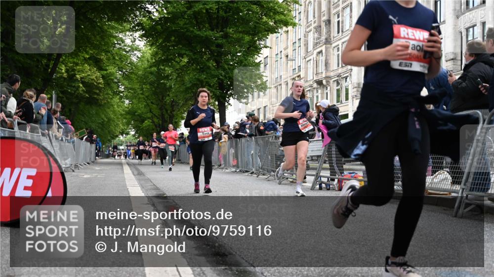14.06.2026 - REWE Women's Run J. Mangold http://msf.ph/oto/9759116 14.06.2026 11:00:51 Ziel 5041, 5087, 5270, 5455, 5481, 5507, 5599, 5603, 5618, 5771, 5874, 5948, 5952 meine-sportfotos.de