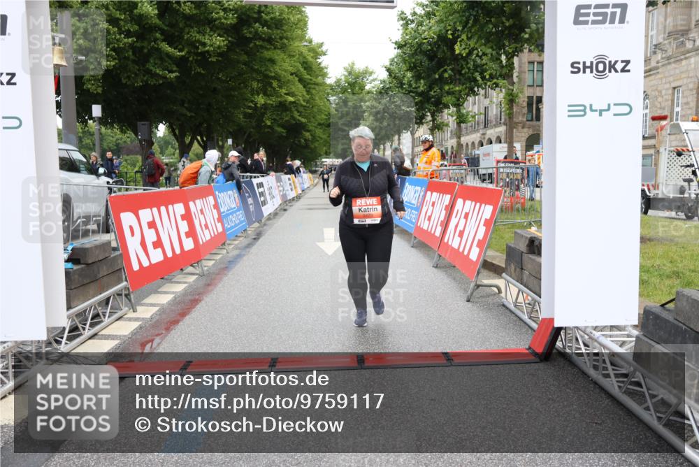 14.06.2026 - REWE Women's Run Strokosch-Dieckow http://msf.ph/oto/9759117 14.06.2026 11:20:13 Ziel 5479 meine-sportfotos.de