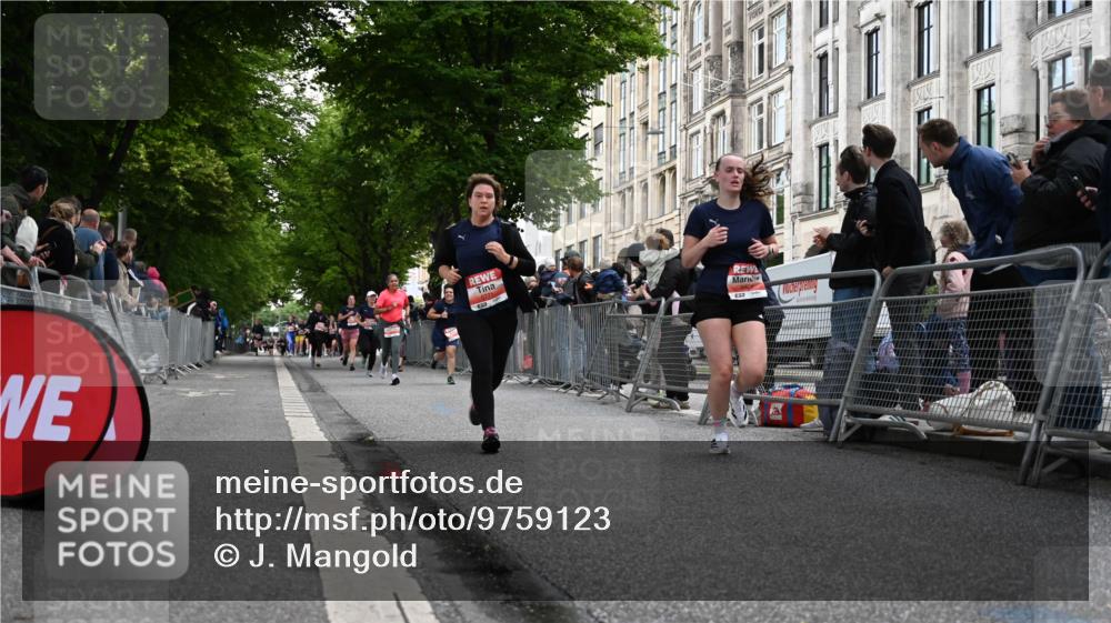 14.06.2026 - REWE Women's Run J. Mangold http://msf.ph/oto/9759123 14.06.2026 11:00:51 Ziel 5041, 5087, 5270, 5455, 5481, 5507, 5599, 5603, 5618, 5771, 5874, 5948, 5952 meine-sportfotos.de