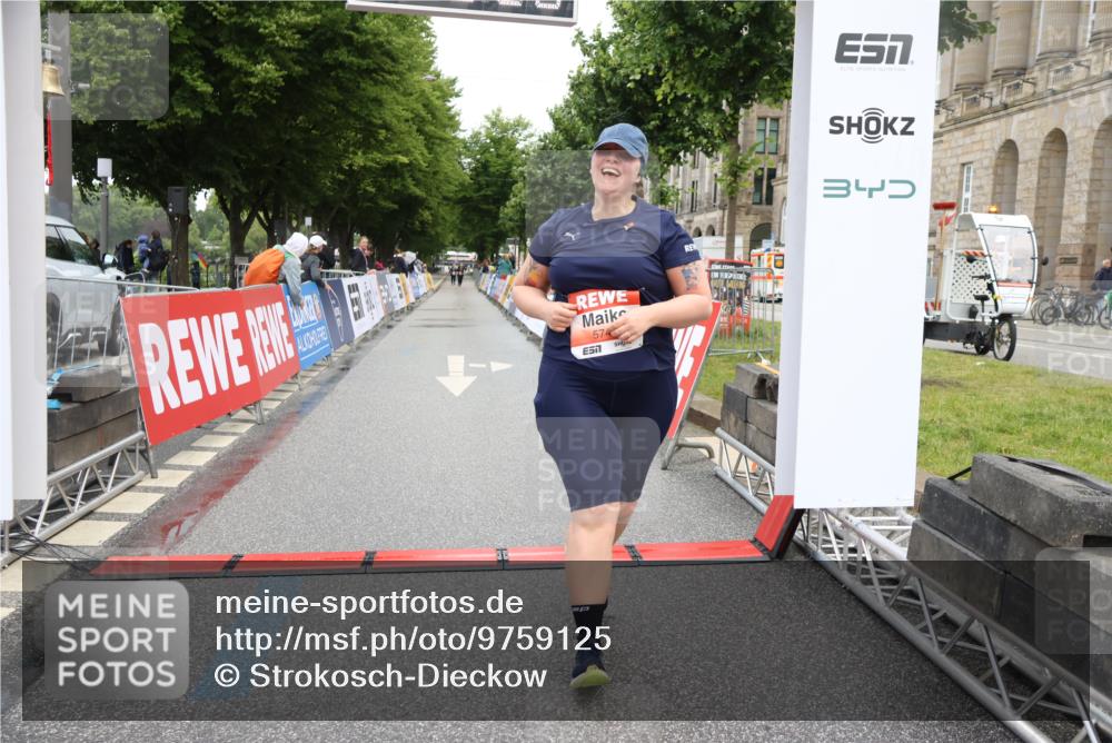 14.06.2026 - REWE Women's Run Strokosch-Dieckow http://msf.ph/oto/9759125 14.06.2026 11:19:49 Ziel 5746 meine-sportfotos.de