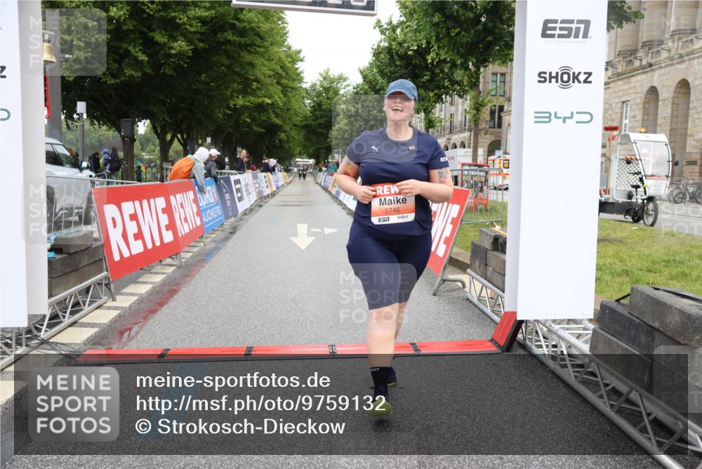 14.06.2026 - REWE Women's Run Strokosch-Dieckow http://msf.ph/oto/9759132 14.06.2026 11:19:49 Ziel 5746 meine-sportfotos.de
