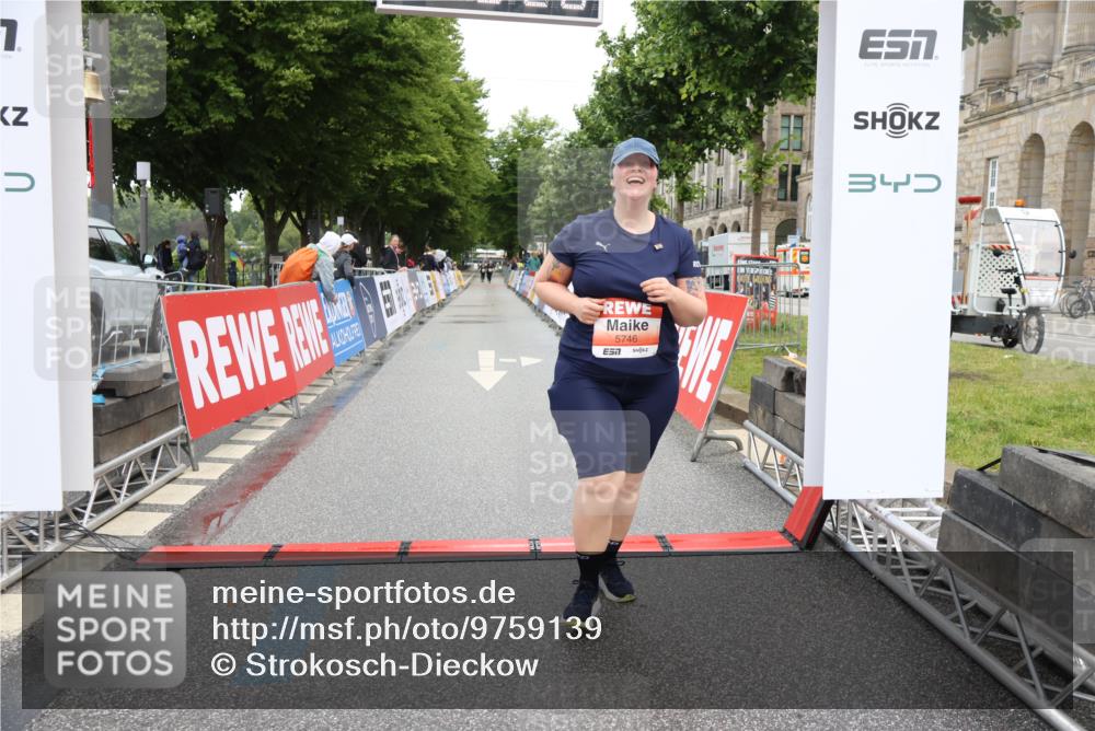 14.06.2026 - REWE Women's Run Strokosch-Dieckow http://msf.ph/oto/9759139 14.06.2026 11:19:49 Ziel 5746 meine-sportfotos.de