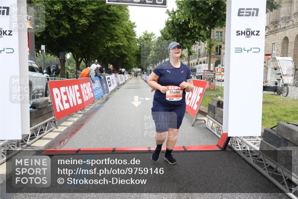 14.06.2026 - REWE Women's Run Strokosch-Dieckow http://msf.ph/oto/9759146 14.06.2026 11:19:49 Ziel 5746 meine-sportfotos.de