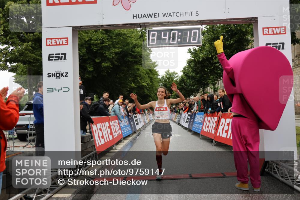 14.06.2026 - REWE Women's Run Strokosch-Dieckow http://msf.ph/oto/9759147 14.06.2026 09:40:33 Ziel 11517 meine-sportfotos.de