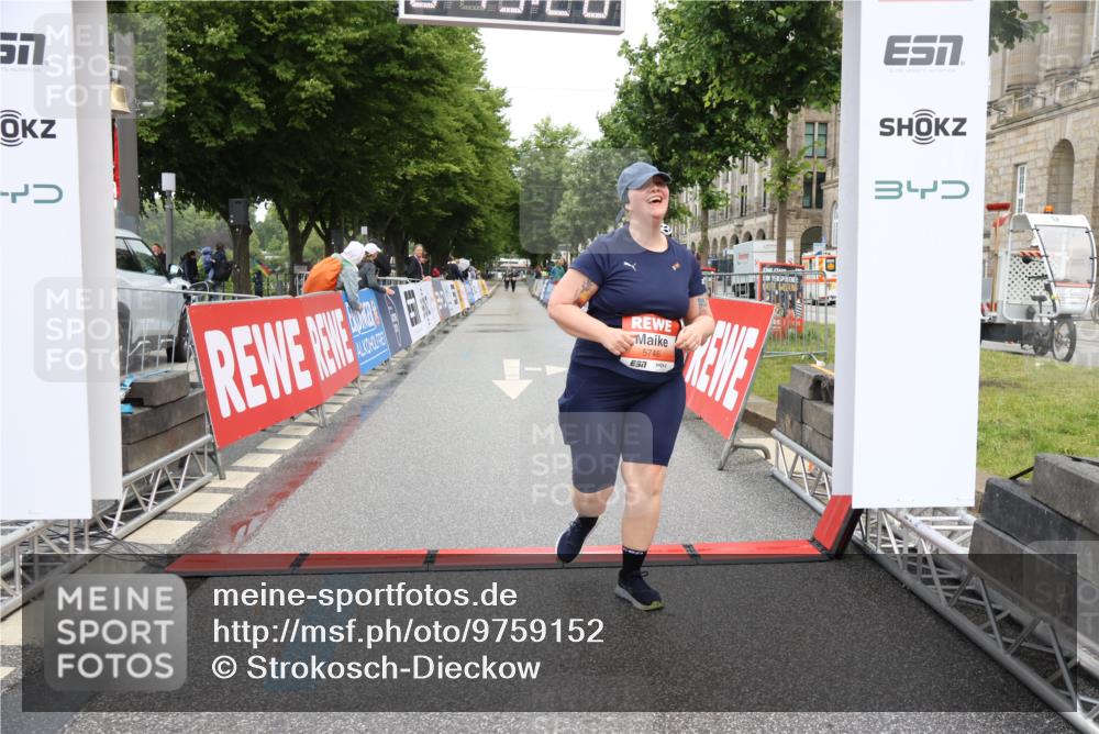 14.06.2026 - REWE Women's Run Strokosch-Dieckow http://msf.ph/oto/9759152 14.06.2026 11:19:49 Ziel 5746 meine-sportfotos.de