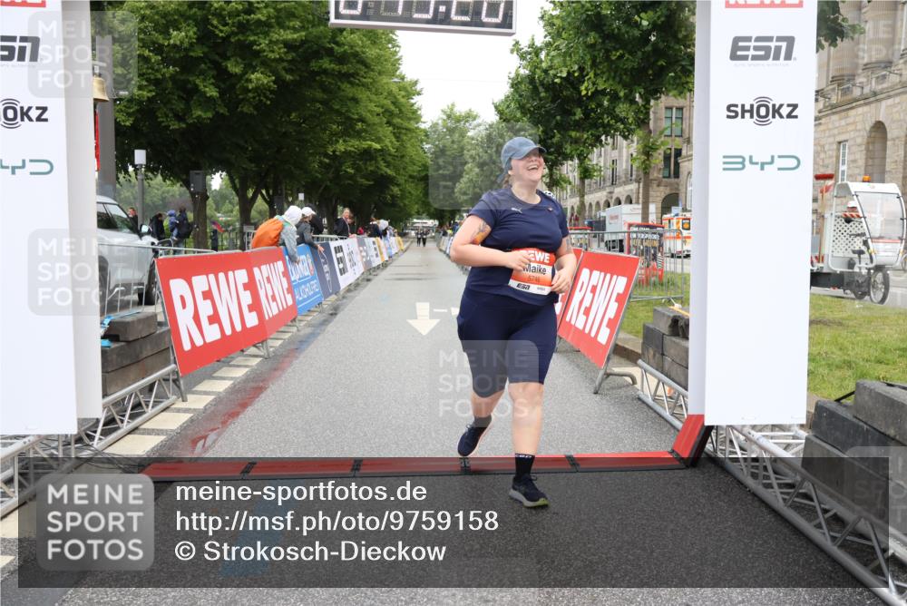 14.06.2026 - REWE Women's Run Strokosch-Dieckow http://msf.ph/oto/9759158 14.06.2026 11:19:48 Ziel 5746 meine-sportfotos.de