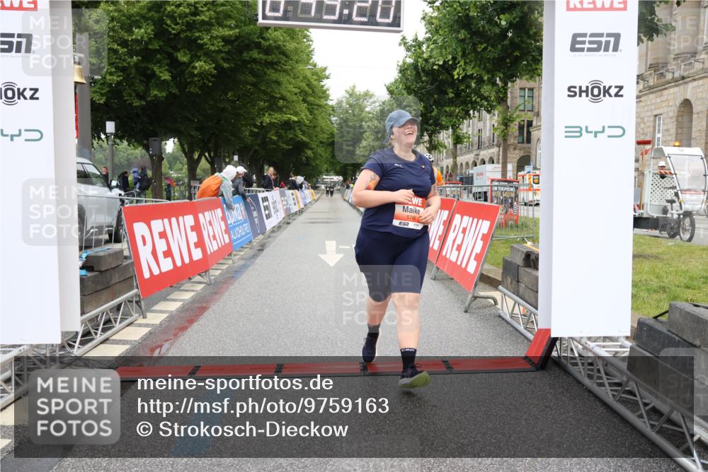 14.06.2026 - REWE Women's Run Strokosch-Dieckow http://msf.ph/oto/9759163 14.06.2026 11:19:48 Ziel 5746 meine-sportfotos.de