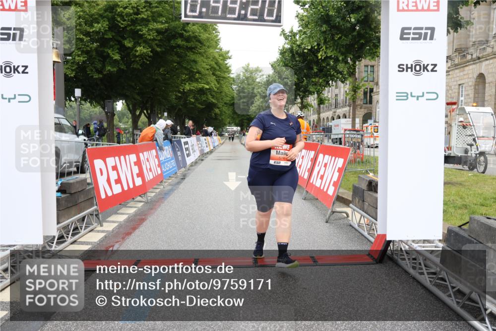 14.06.2026 - REWE Women's Run Strokosch-Dieckow http://msf.ph/oto/9759171 14.06.2026 11:19:48 Ziel 5746 meine-sportfotos.de