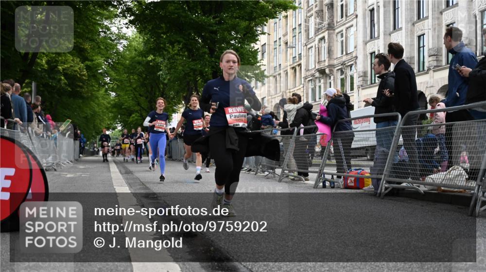 14.06.2026 - REWE Women's Run J. Mangold http://msf.ph/oto/9759202 14.06.2026 11:01:01 Ziel 5115, 5262, 5315, 5326, 5419, 5421, 5824, 5864, 5948, 5952, 6025 meine-sportfotos.de