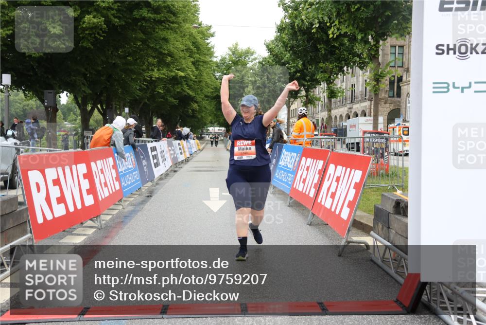 14.06.2026 - REWE Women's Run Strokosch-Dieckow http://msf.ph/oto/9759207 14.06.2026 11:19:47 Ziel 5746 meine-sportfotos.de