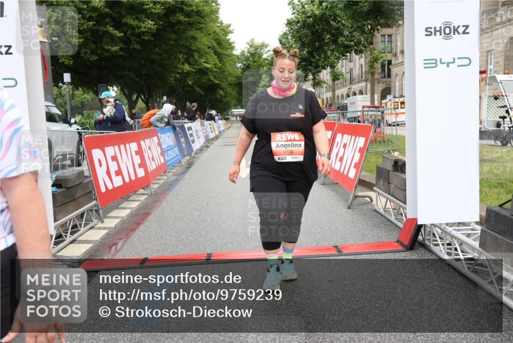 14.06.2026 - REWE Women's Run Strokosch-Dieckow http://msf.ph/oto/9759239 14.06.2026 11:19:19 Ziel 5647, 5738 meine-sportfotos.de