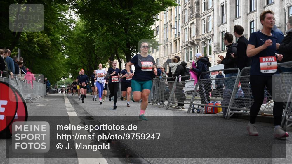 14.06.2026 - REWE Women's Run J. Mangold http://msf.ph/oto/9759247 14.06.2026 11:01:06 Ziel 5062, 5115, 5262, 5315, 5326, 5351, 5648, 5690, 5748, 5824, 5864, 5880, 5966 meine-sportfotos.de