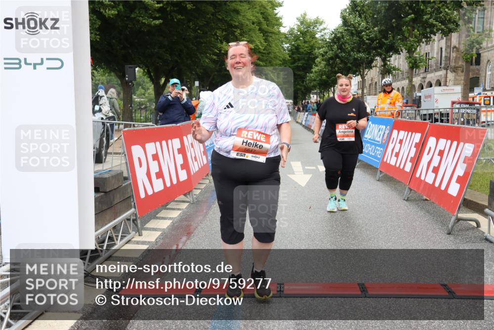 14.06.2026 - REWE Women's Run Strokosch-Dieckow http://msf.ph/oto/9759277 14.06.2026 11:19:16 Ziel 5550, 5647, 5738 meine-sportfotos.de