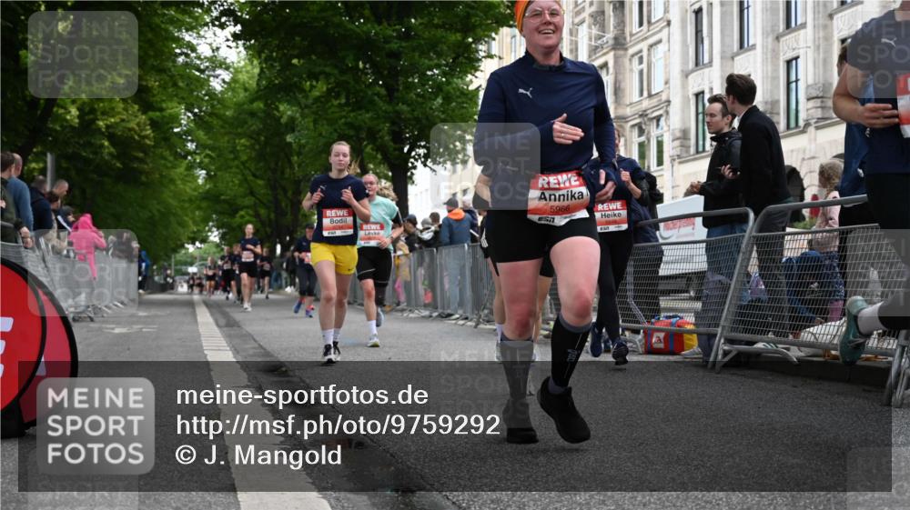 14.06.2026 - REWE Women's Run J. Mangold http://msf.ph/oto/9759292 14.06.2026 11:01:11 Ziel 5029, 5046, 5062, 5234, 5351, 5648, 5690, 5748, 5845, 5864, 5880, 5966 meine-sportfotos.de