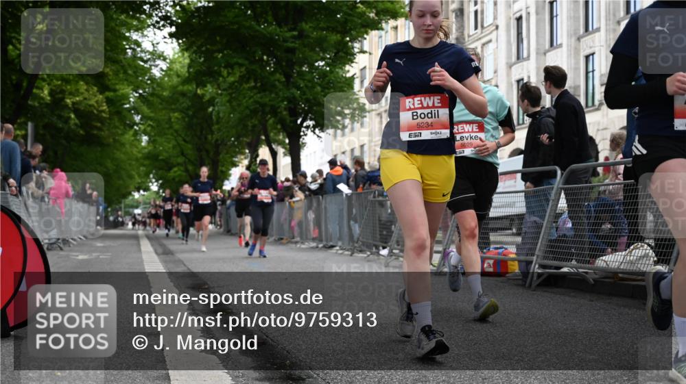 14.06.2026 - REWE Women's Run J. Mangold http://msf.ph/oto/9759313 14.06.2026 11:01:13 Ziel 5029, 5046, 5062, 5234, 5351, 5648, 5656, 5690, 5845, 5880, 5966 meine-sportfotos.de
