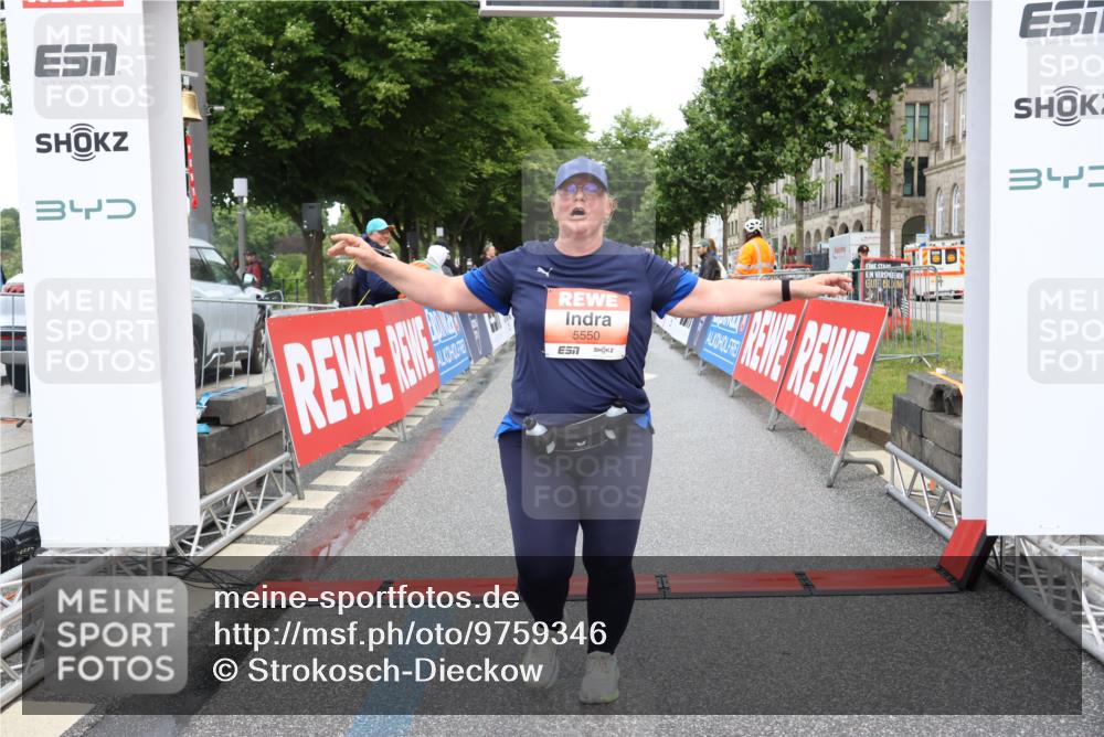 14.06.2026 - REWE Women's Run Strokosch-Dieckow http://msf.ph/oto/9759346 14.06.2026 11:19:10 Ziel 5550 meine-sportfotos.de