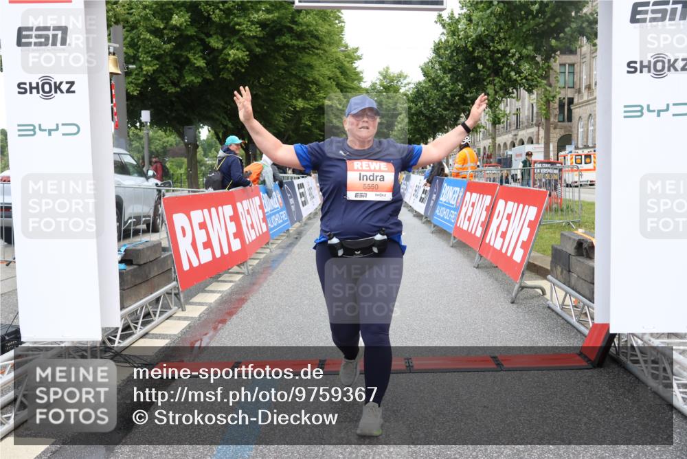 14.06.2026 - REWE Women's Run Strokosch-Dieckow http://msf.ph/oto/9759367 14.06.2026 11:19:10 Ziel 5550 meine-sportfotos.de