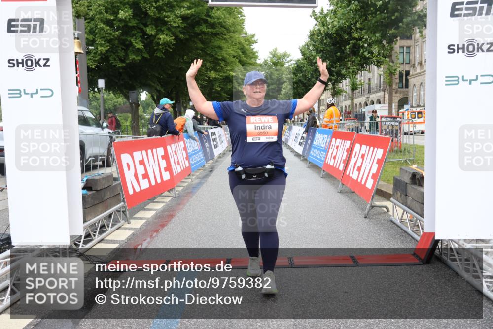 14.06.2026 - REWE Women's Run Strokosch-Dieckow http://msf.ph/oto/9759382 14.06.2026 11:19:09 Ziel 5550 meine-sportfotos.de