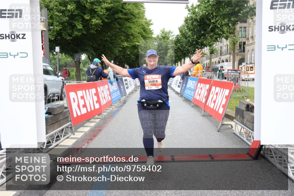 14.06.2026 - REWE Women's Run Strokosch-Dieckow http://msf.ph/oto/9759402 14.06.2026 11:19:09 Ziel 5550 meine-sportfotos.de