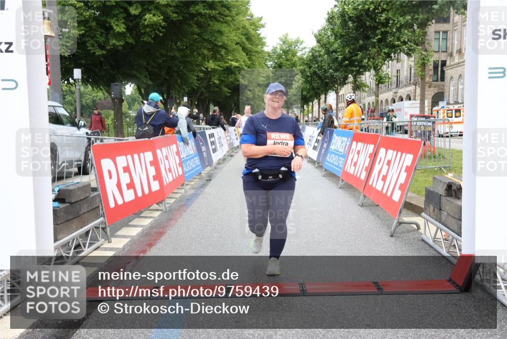 14.06.2026 - REWE Women's Run Strokosch-Dieckow http://msf.ph/oto/9759439 14.06.2026 11:19:09 Ziel 5550 meine-sportfotos.de