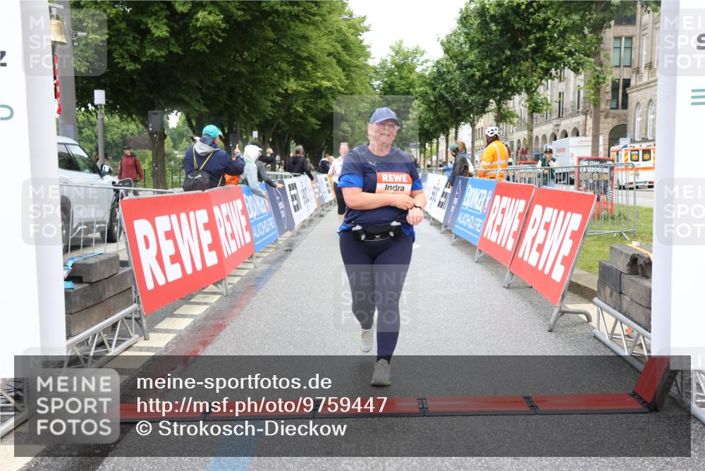 14.06.2026 - REWE Women's Run Strokosch-Dieckow http://msf.ph/oto/9759447 14.06.2026 11:19:09 Ziel 5550 meine-sportfotos.de