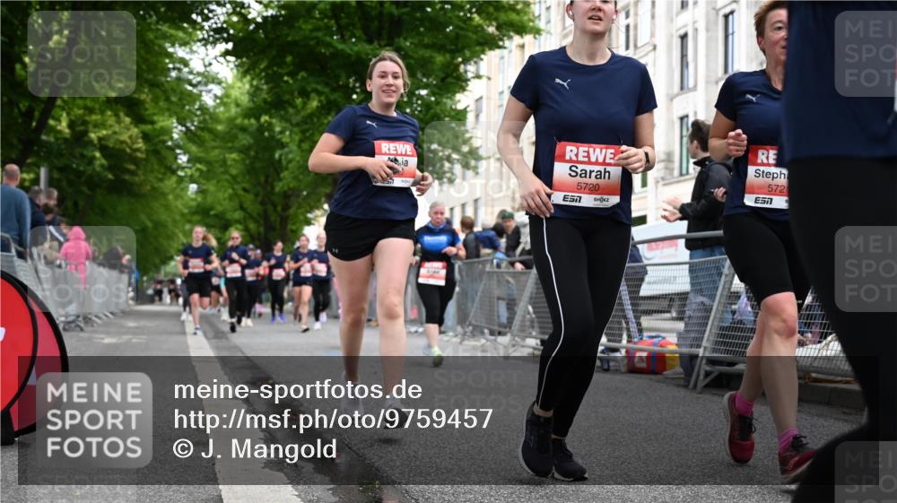 14.06.2026 - REWE Women's Run J. Mangold http://msf.ph/oto/9759457 14.06.2026 11:01:33 Ziel 5022, 5052, 5053, 5056, 5059, 5092, 5112, 5141, 5160, 5213, 5330, 5360, 5520, 5720, 5721, 5776, 5921, 6045 meine-sportfotos.de