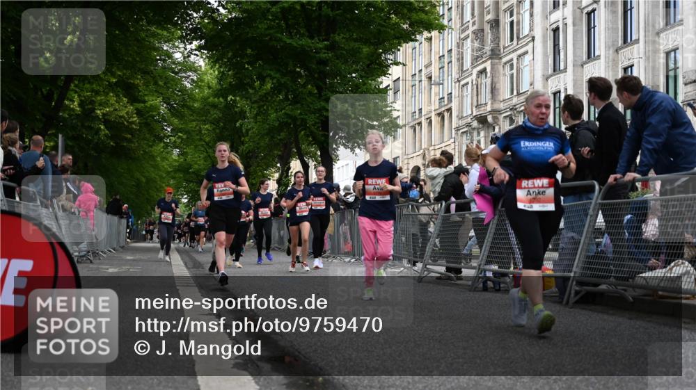 14.06.2026 - REWE Women's Run J. Mangold http://msf.ph/oto/9759470 14.06.2026 11:01:35 Ziel 5022, 5052, 5053, 5056, 5059, 5092, 5141, 5160, 5213, 5241, 5360, 5520, 5586, 5641, 5659, 5720, 5721, 5776, 5917, 5921 meine-sportfotos.de