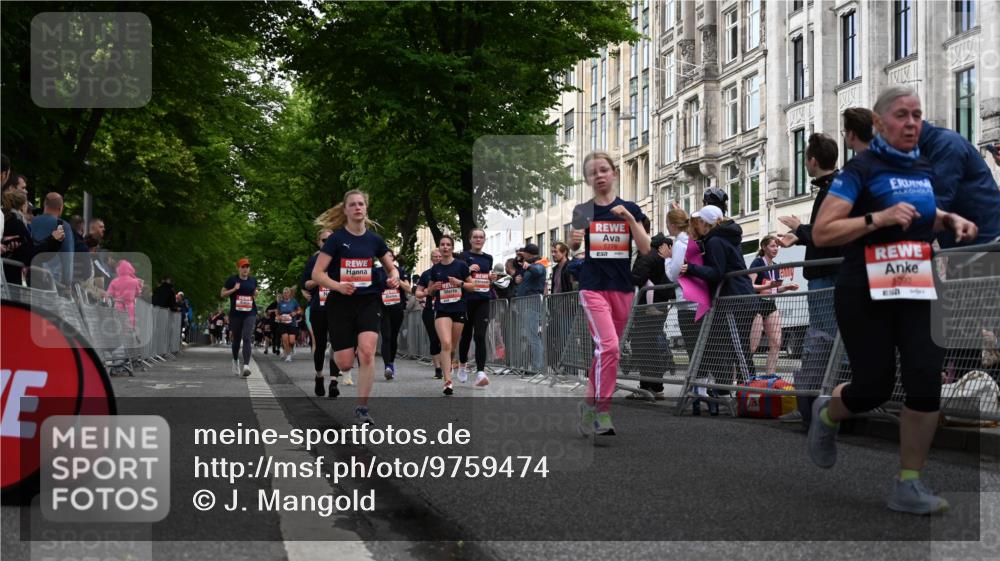 14.06.2026 - REWE Women's Run J. Mangold http://msf.ph/oto/9759474 14.06.2026 11:01:35 Ziel 5022, 5052, 5053, 5056, 5059, 5092, 5141, 5160, 5213, 5241, 5360, 5520, 5586, 5641, 5659, 5720, 5721, 5776, 5917, 5921 meine-sportfotos.de