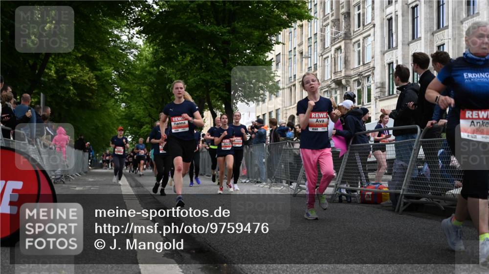 14.06.2026 - REWE Women's Run J. Mangold http://msf.ph/oto/9759476 14.06.2026 11:01:35 Ziel 5022, 5052, 5053, 5056, 5059, 5092, 5141, 5160, 5213, 5241, 5360, 5520, 5586, 5641, 5659, 5720, 5721, 5776, 5917, 5921 meine-sportfotos.de