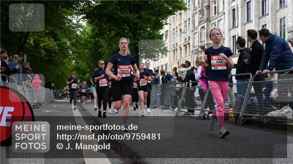 14.06.2026 - REWE Women's Run J. Mangold http://msf.ph/oto/9759481 14.06.2026 11:01:36 Ziel 5022, 5052, 5053, 5056, 5059, 5092, 5141, 5160, 5213, 5241, 5520, 5586, 5641, 5659, 5720, 5721, 5776, 5917, 5921 meine-sportfotos.de