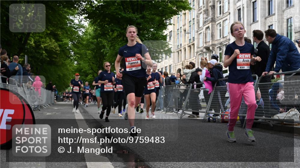 14.06.2026 - REWE Women's Run J. Mangold http://msf.ph/oto/9759483 14.06.2026 11:01:36 Ziel 5022, 5052, 5053, 5056, 5059, 5092, 5141, 5160, 5213, 5241, 5520, 5586, 5641, 5659, 5720, 5721, 5776, 5917, 5921 meine-sportfotos.de