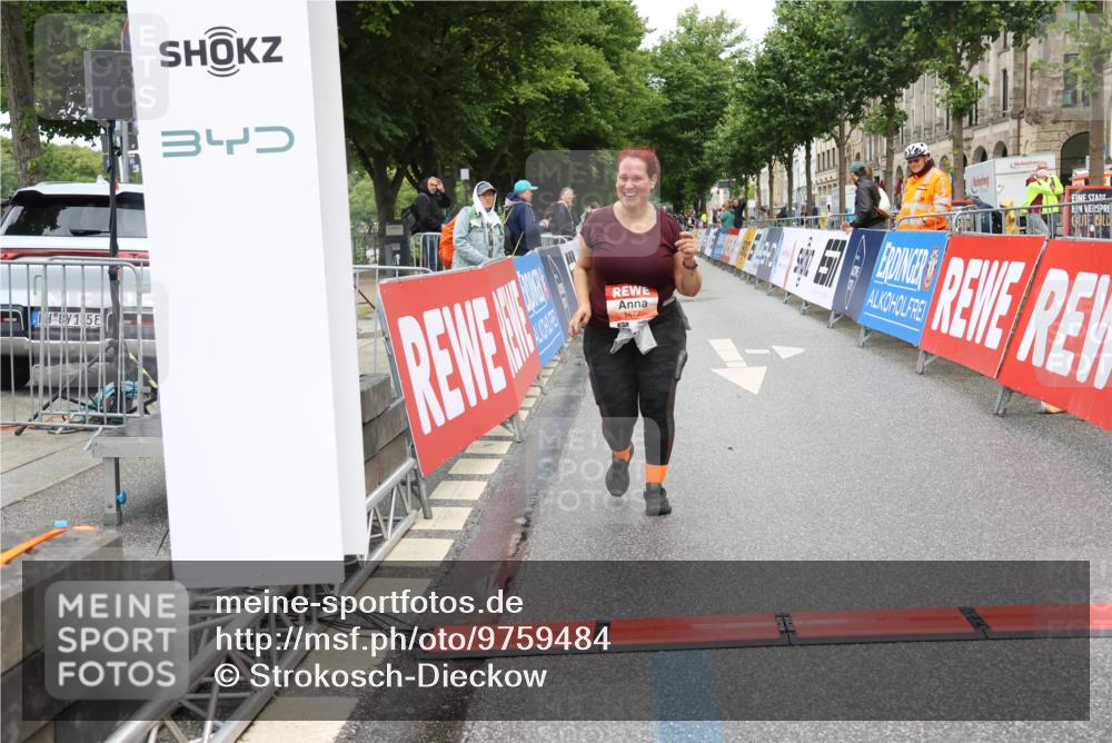 14.06.2026 - REWE Women's Run Strokosch-Dieckow http://msf.ph/oto/9759484 14.06.2026 11:18:04 Ziel 5577 meine-sportfotos.de