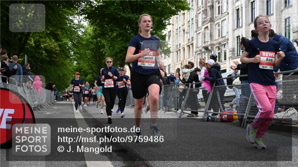 14.06.2026 - REWE Women's Run J. Mangold http://msf.ph/oto/9759486 14.06.2026 11:01:36 Ziel 5022, 5052, 5053, 5056, 5059, 5092, 5141, 5160, 5213, 5241, 5520, 5586, 5641, 5659, 5720, 5721, 5776, 5917, 5921 meine-sportfotos.de
