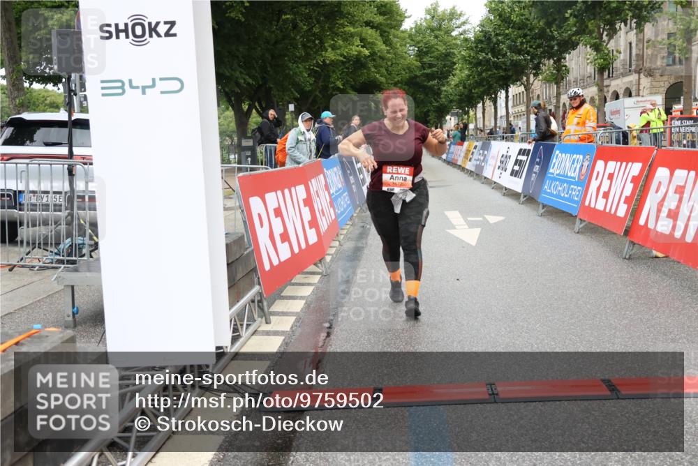 14.06.2026 - REWE Women's Run Strokosch-Dieckow http://msf.ph/oto/9759502 14.06.2026 11:18:04 Ziel 5577 meine-sportfotos.de