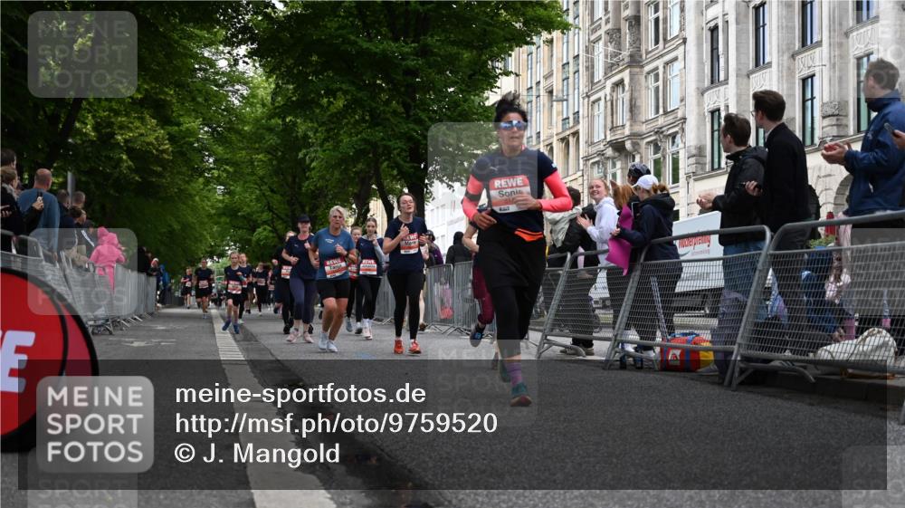 14.06.2026 - REWE Women's Run J. Mangold http://msf.ph/oto/9759520 14.06.2026 11:01:41 Ziel 5121, 5141, 5160, 5170, 5194, 5213, 5241, 5343, 5398, 5410, 5456, 5518, 5520, 5546, 5586, 5607, 5609, 5641, 5659, 5776, 5917 meine-sportfotos.de