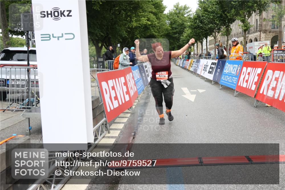14.06.2026 - REWE Women's Run Strokosch-Dieckow http://msf.ph/oto/9759527 14.06.2026 11:18:04 Ziel 5577 meine-sportfotos.de