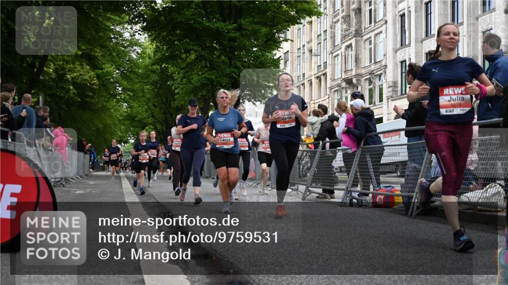 14.06.2026 - REWE Women's Run J. Mangold http://msf.ph/oto/9759531 14.06.2026 11:01:43 Ziel 5121, 5141, 5160, 5170, 5194, 5213, 5241, 5343, 5398, 5410, 5456, 5518, 5520, 5546, 5586, 5607, 5609, 5610, 5641, 5659, 5853, 5917, 5992 meine-sportfotos.de