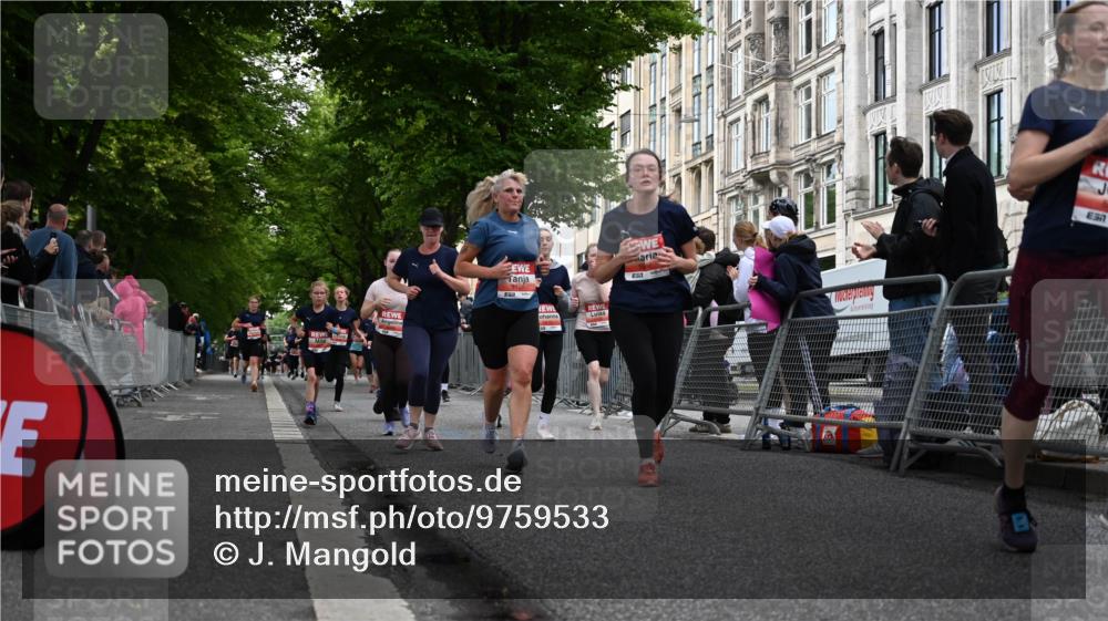 14.06.2026 - REWE Women's Run J. Mangold http://msf.ph/oto/9759533 14.06.2026 11:01:43 Ziel 5121, 5141, 5160, 5170, 5194, 5213, 5241, 5343, 5398, 5410, 5456, 5518, 5520, 5546, 5586, 5607, 5609, 5610, 5641, 5659, 5853, 5917, 5992 meine-sportfotos.de