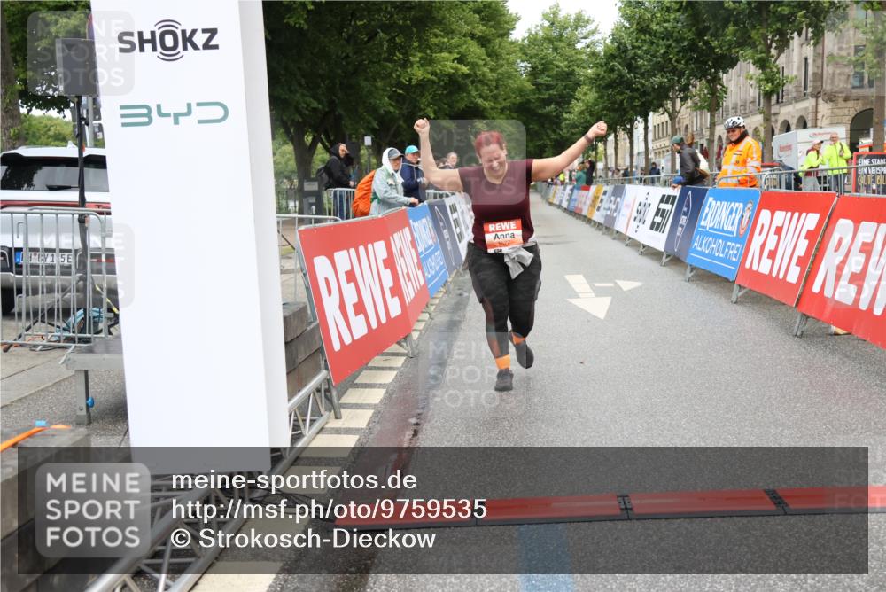 14.06.2026 - REWE Women's Run Strokosch-Dieckow http://msf.ph/oto/9759535 14.06.2026 11:18:04 Ziel 5577 meine-sportfotos.de