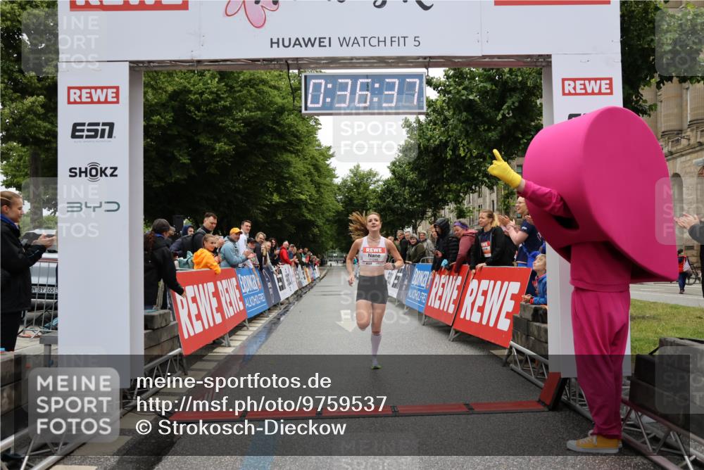 14.06.2026 - REWE Women's Run Strokosch-Dieckow http://msf.ph/oto/9759537 14.06.2026 09:36:59 Ziel 11246 meine-sportfotos.de