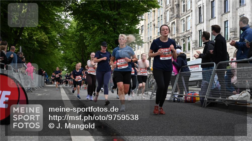 14.06.2026 - REWE Women's Run J. Mangold http://msf.ph/oto/9759538 14.06.2026 11:01:44 Ziel 5121, 5170, 5194, 5241, 5343, 5398, 5410, 5456, 5518, 5546, 5586, 5607, 5609, 5610, 5641, 5659, 5853, 5917, 5992 meine-sportfotos.de