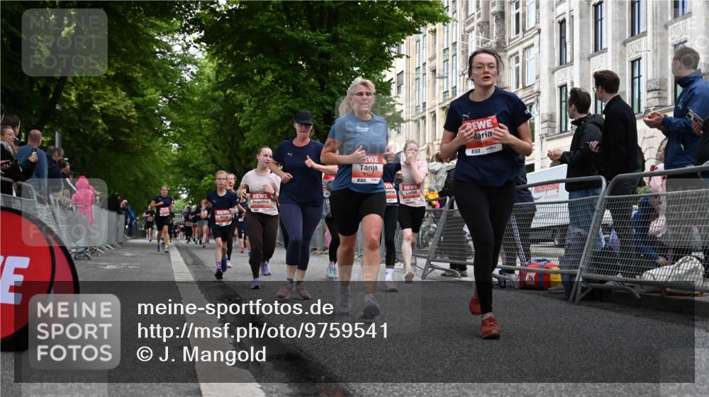 14.06.2026 - REWE Women's Run J. Mangold http://msf.ph/oto/9759541 14.06.2026 11:01:44 Ziel 5121, 5170, 5194, 5241, 5343, 5398, 5410, 5456, 5518, 5546, 5586, 5607, 5609, 5610, 5641, 5659, 5853, 5917, 5992 meine-sportfotos.de
