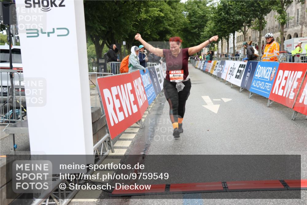 14.06.2026 - REWE Women's Run Strokosch-Dieckow http://msf.ph/oto/9759549 14.06.2026 11:18:04 Ziel 5577 meine-sportfotos.de