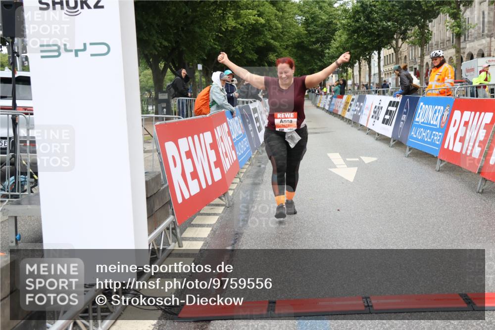 14.06.2026 - REWE Women's Run Strokosch-Dieckow http://msf.ph/oto/9759556 14.06.2026 11:18:04 Ziel 5577 meine-sportfotos.de