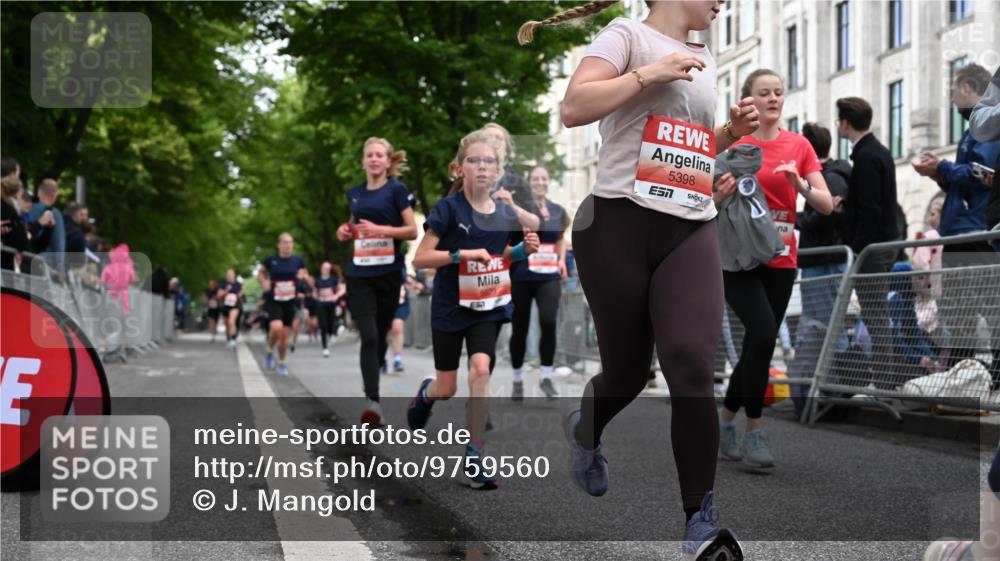 14.06.2026 - REWE Women's Run J. Mangold http://msf.ph/oto/9759560 14.06.2026 11:01:46 Ziel 5121, 5170, 5194, 5343, 5398, 5410, 5456, 5514, 5518, 5546, 5607, 5609, 5610, 5853, 5865, 5992, 6060 meine-sportfotos.de